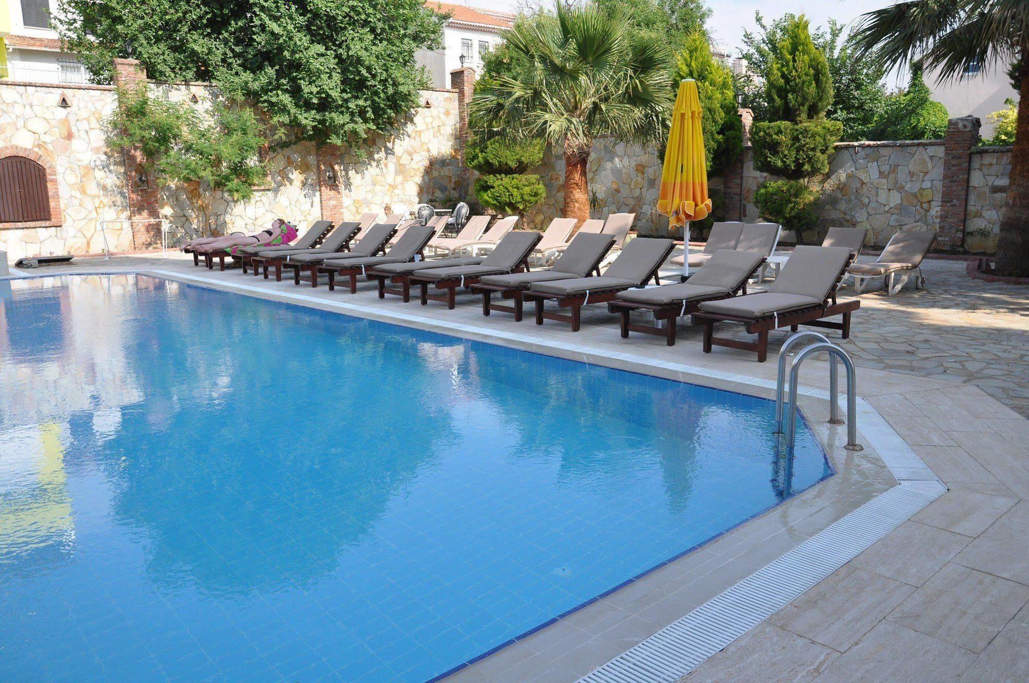 Esat Hotel Kusadasi Exterior photo
